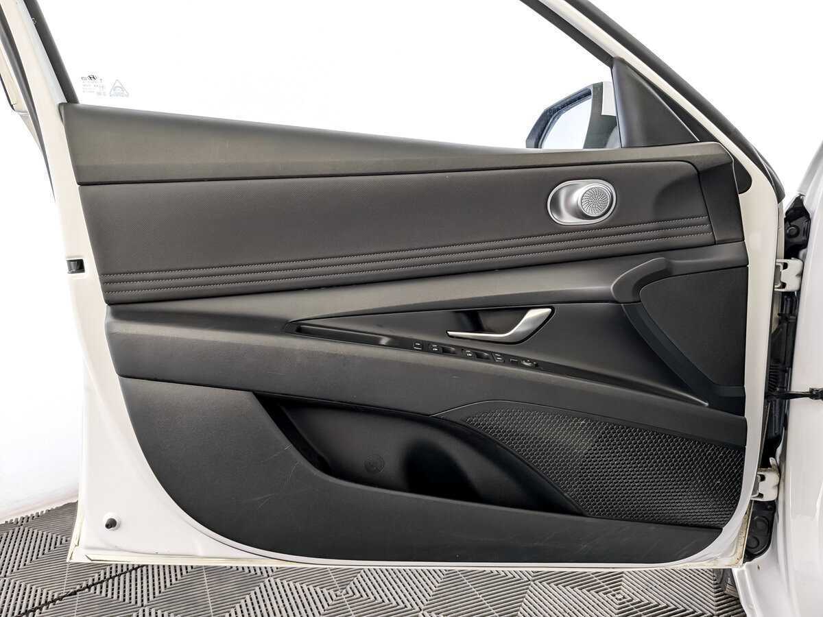 Hyundai Elantra с пробегом — 2021 год. Фото: #16