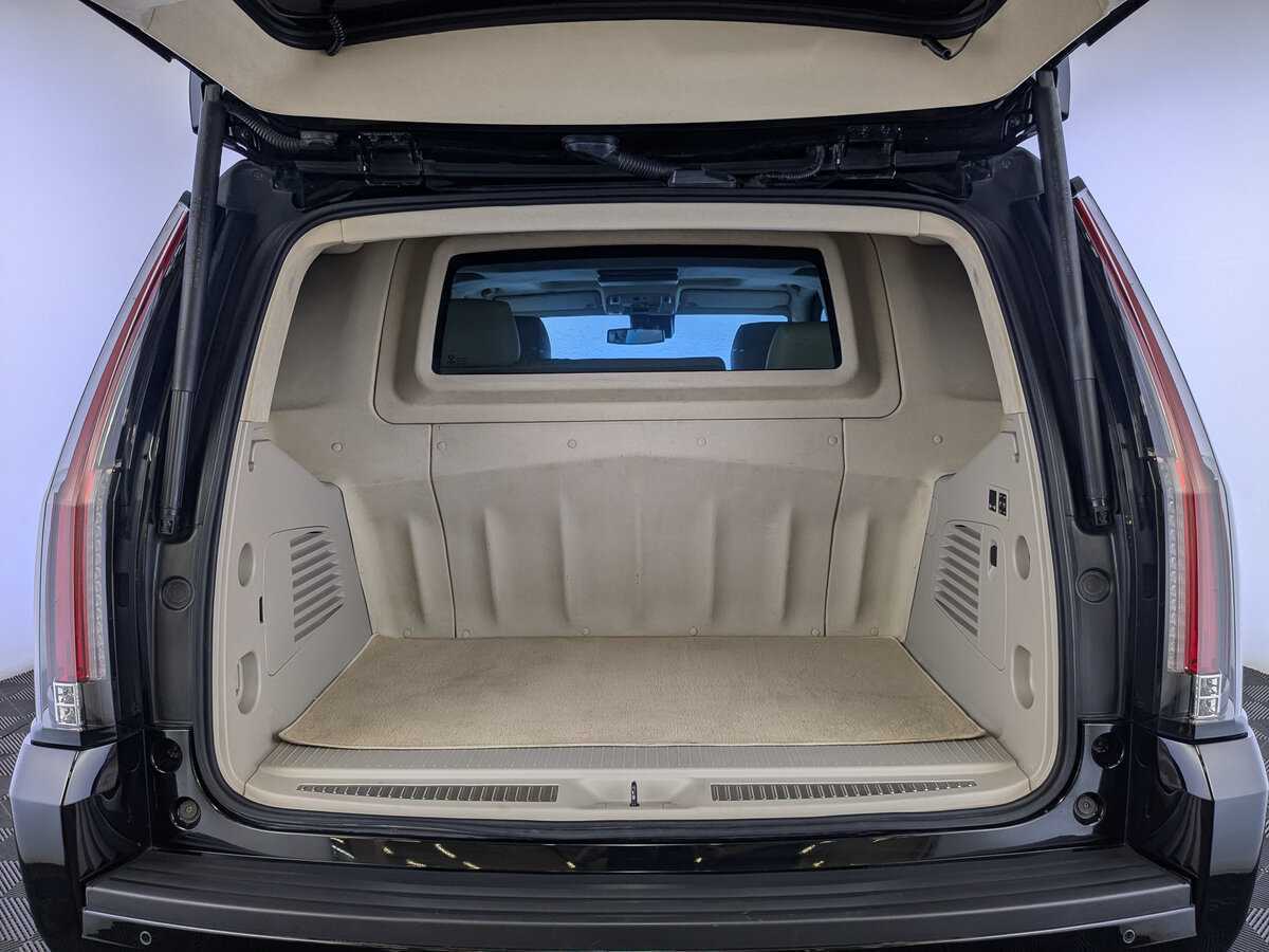 Cadillac Escalade с пробегом — 2016 год. Фото: #9