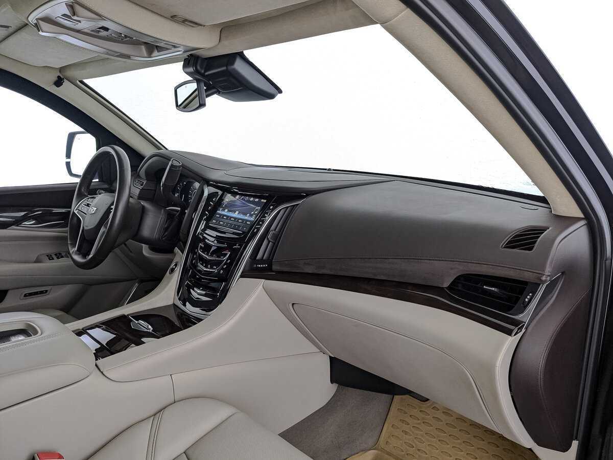 Cadillac Escalade с пробегом — 2016 год. Фото: #10