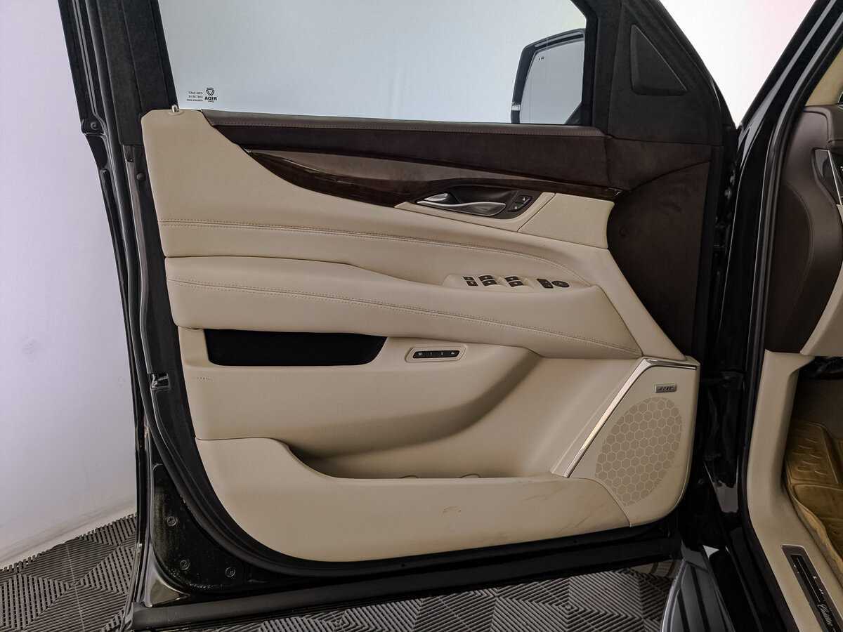 Cadillac Escalade с пробегом — 2016 год. Фото: #16