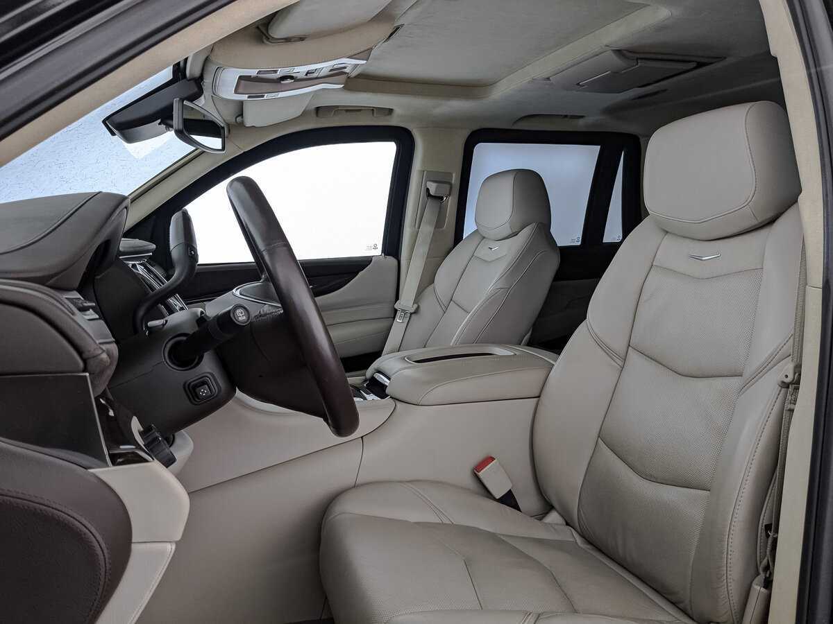 Cadillac Escalade с пробегом — 2016 год. Фото: #17