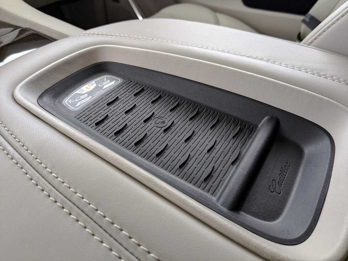 Cadillac Escalade с пробегом — 2016 год. Фото: #26