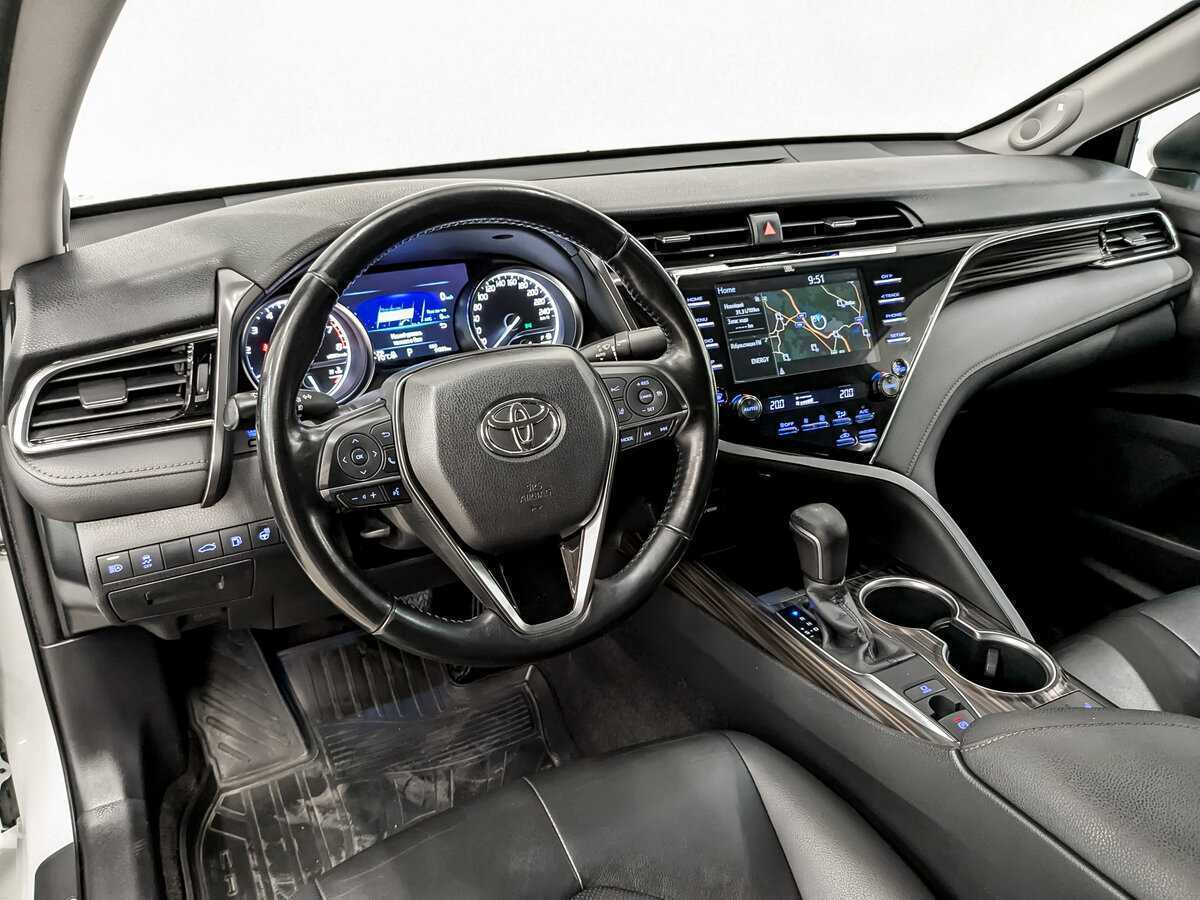 Toyota Camry с пробегом — 2019 год. Фото: #15