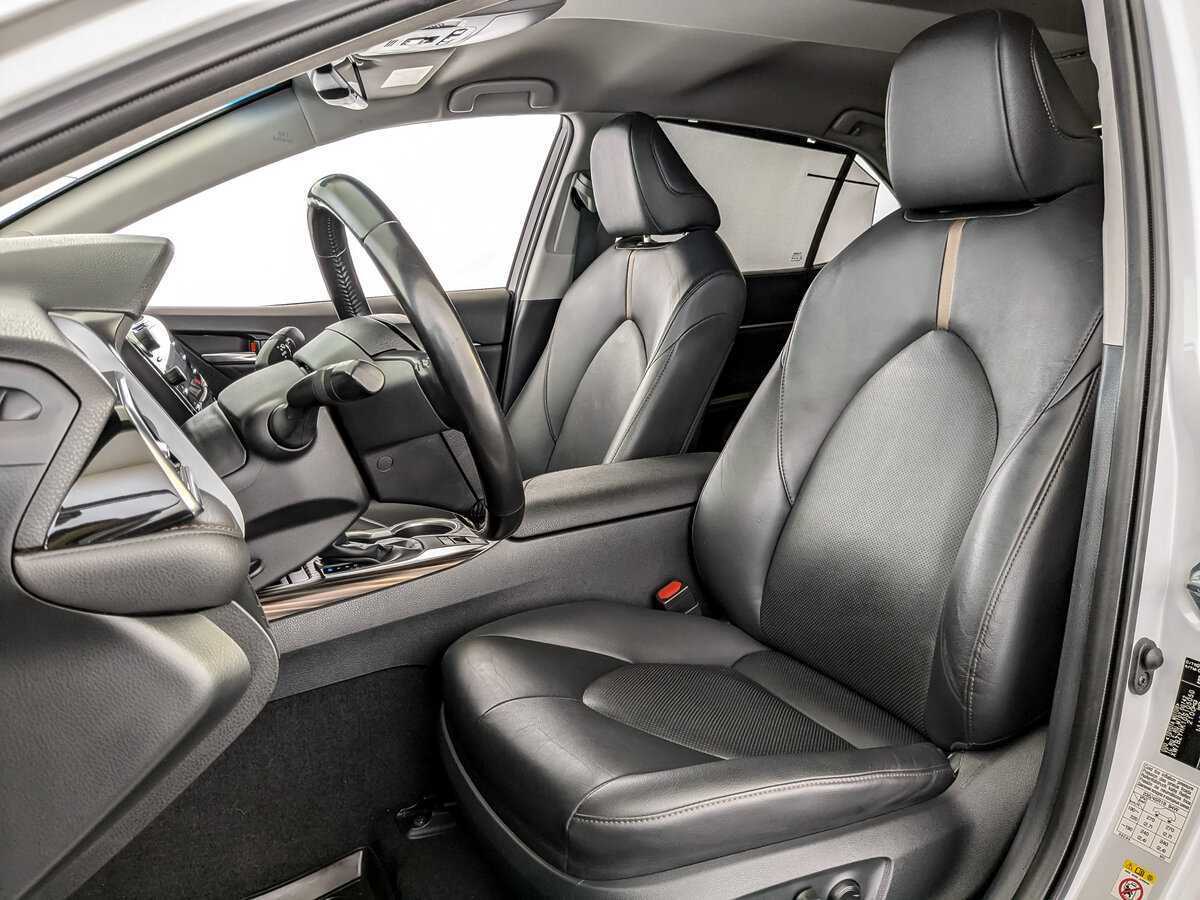 Toyota Camry с пробегом — 2019 год. Фото: #19