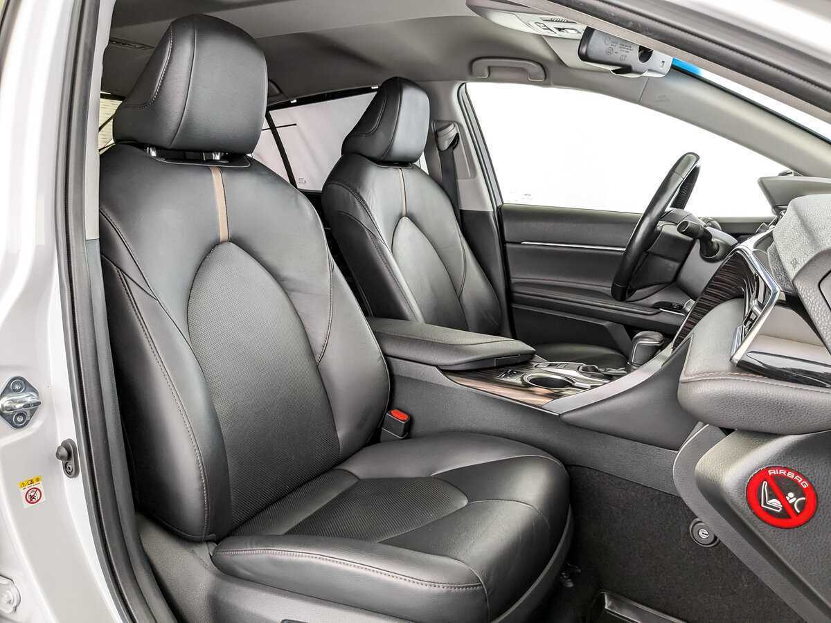 Toyota Camry с пробегом — 2019 год. Фото: #23