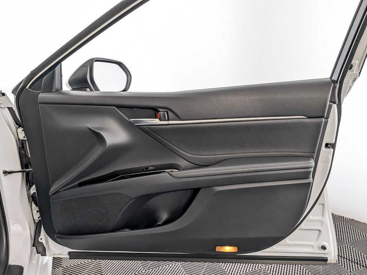 Toyota Camry с пробегом — 2019 год. Фото: #24