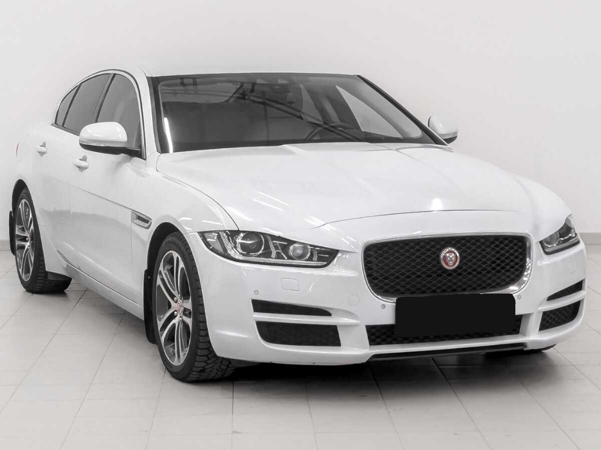 Jaguar XE с пробегом — 2017 год. Фото: #2