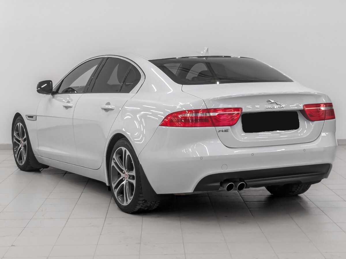 Jaguar XE с пробегом — 2017 год. Фото: #6