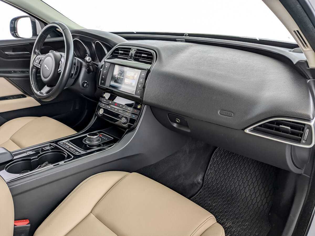 Jaguar XE с пробегом — 2017 год. Фото: #10