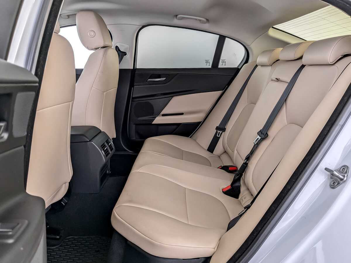 Jaguar XE с пробегом — 2017 год. Фото: #11