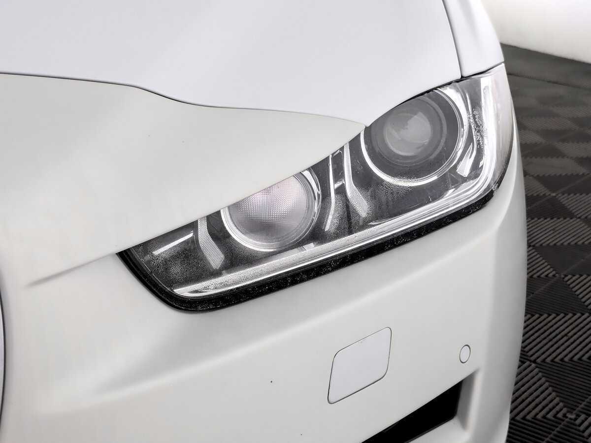 Jaguar XE с пробегом — 2017 год. Фото: #16