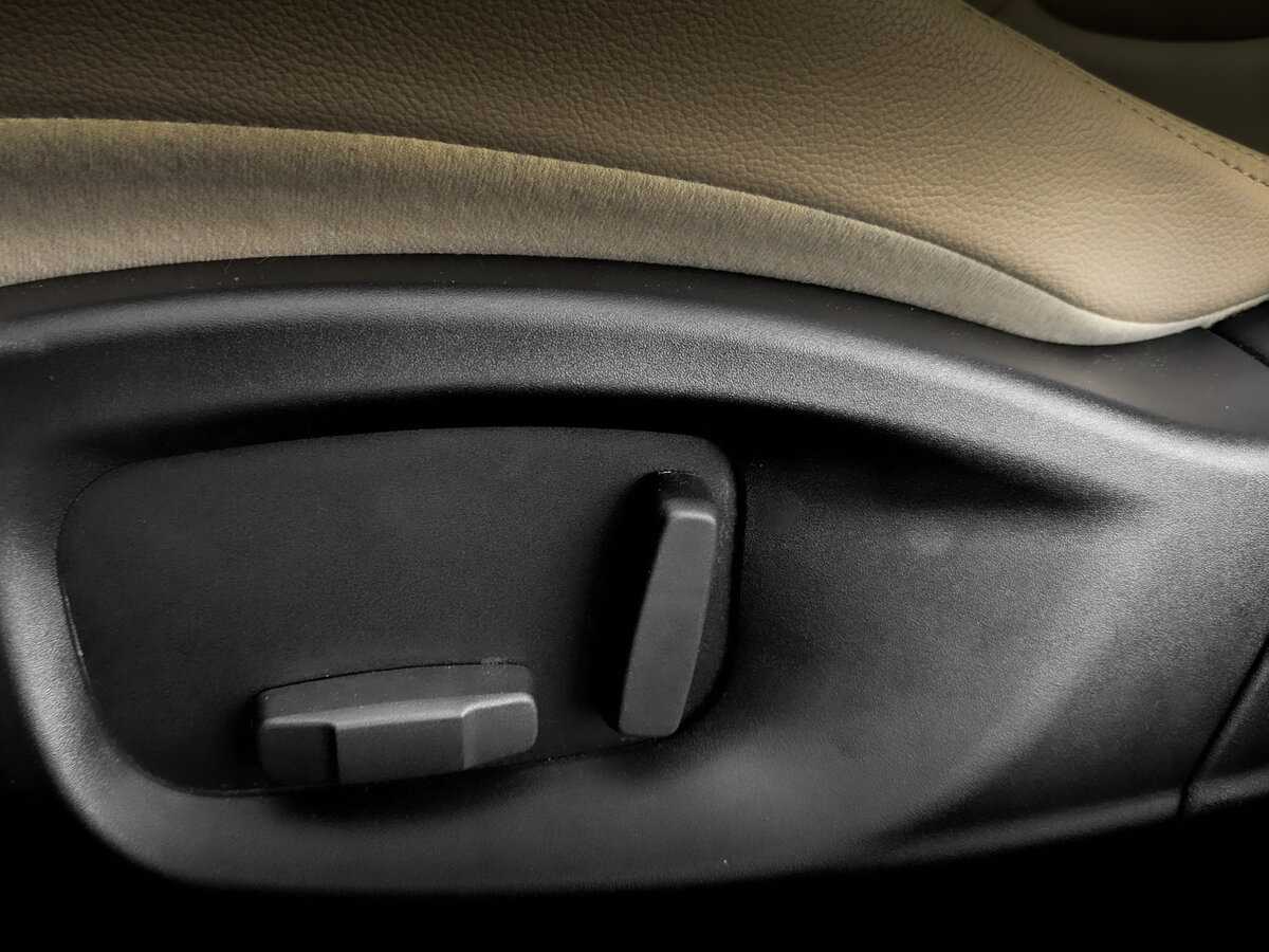 Jaguar XE с пробегом — 2017 год. Фото: #20