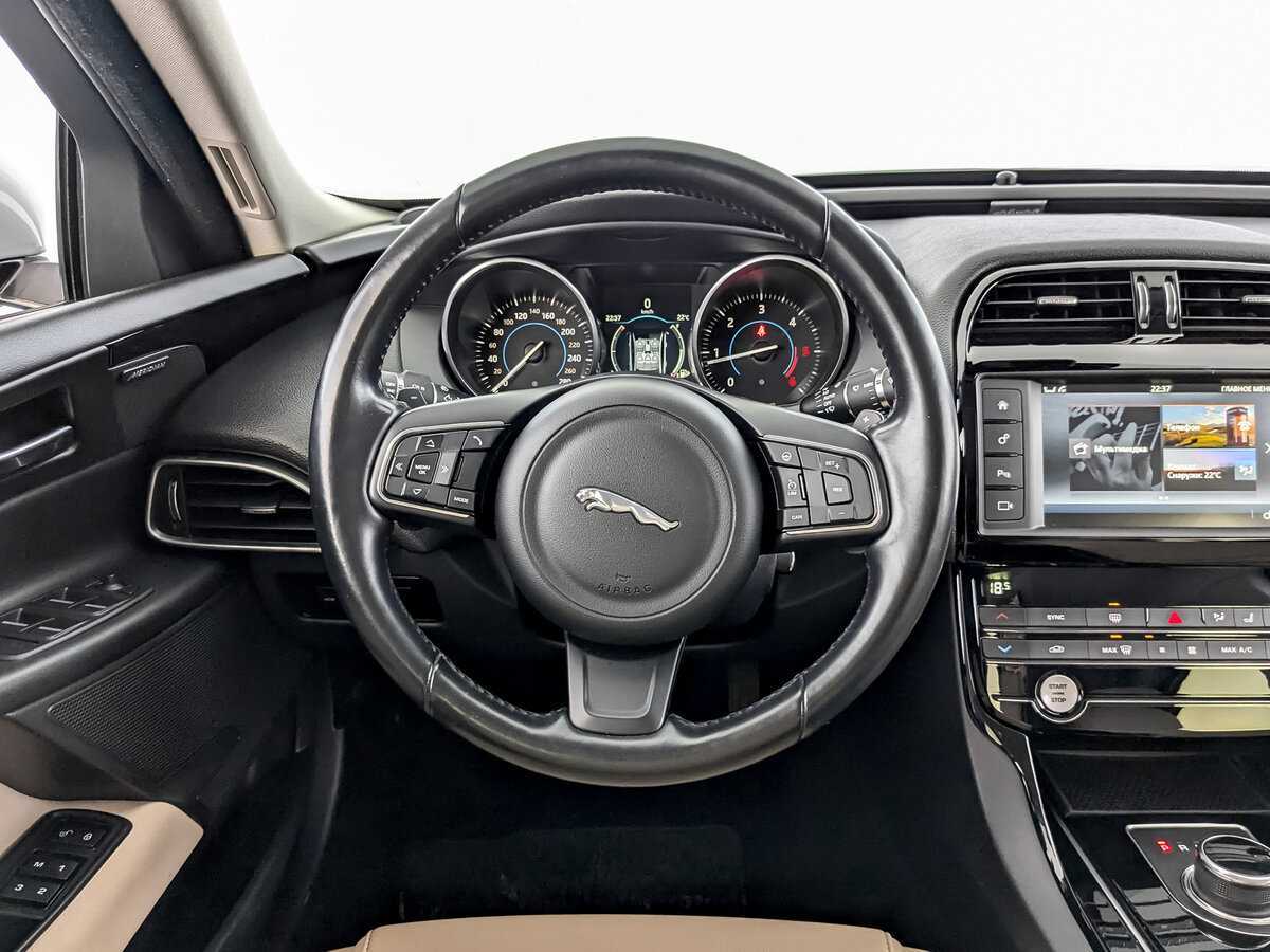 Jaguar XE с пробегом — 2017 год. Фото: #21