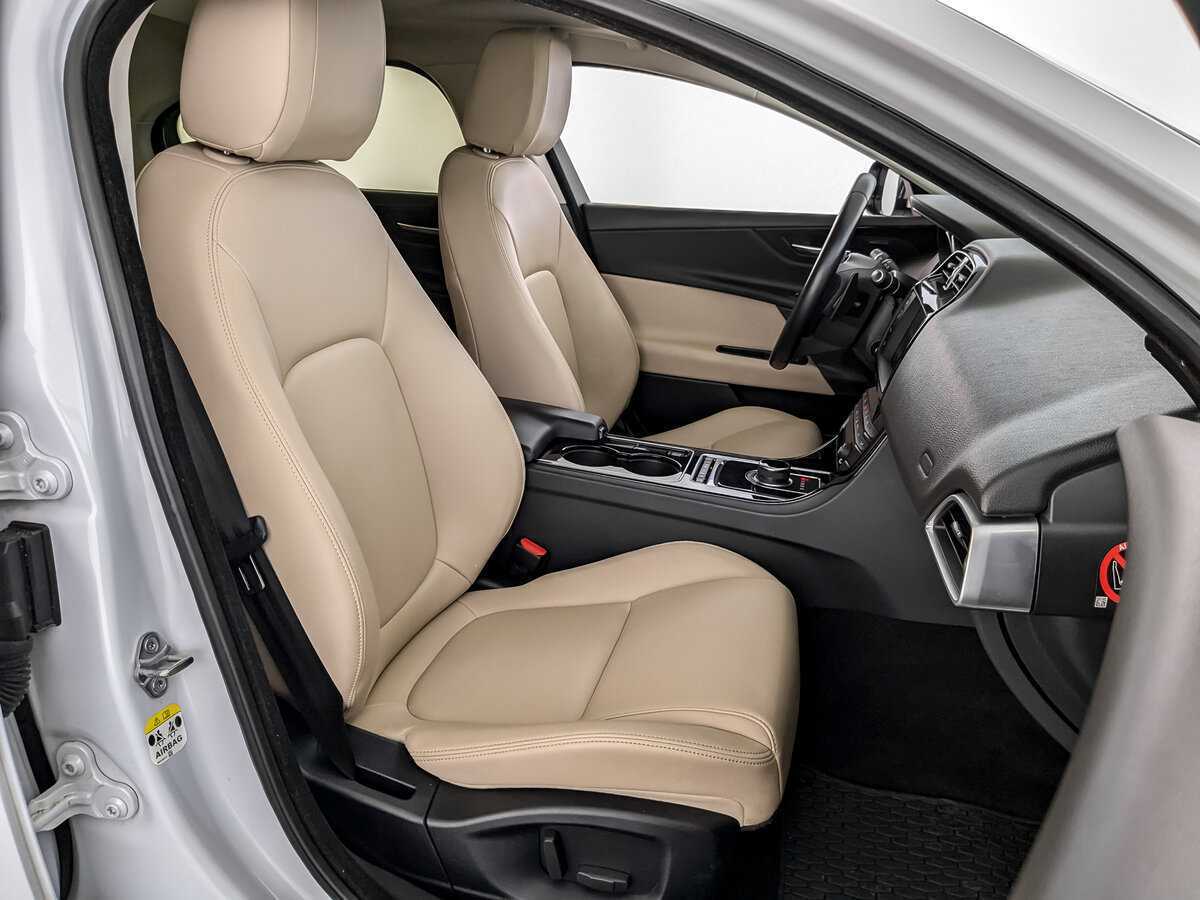 Jaguar XE с пробегом — 2017 год. Фото: #23