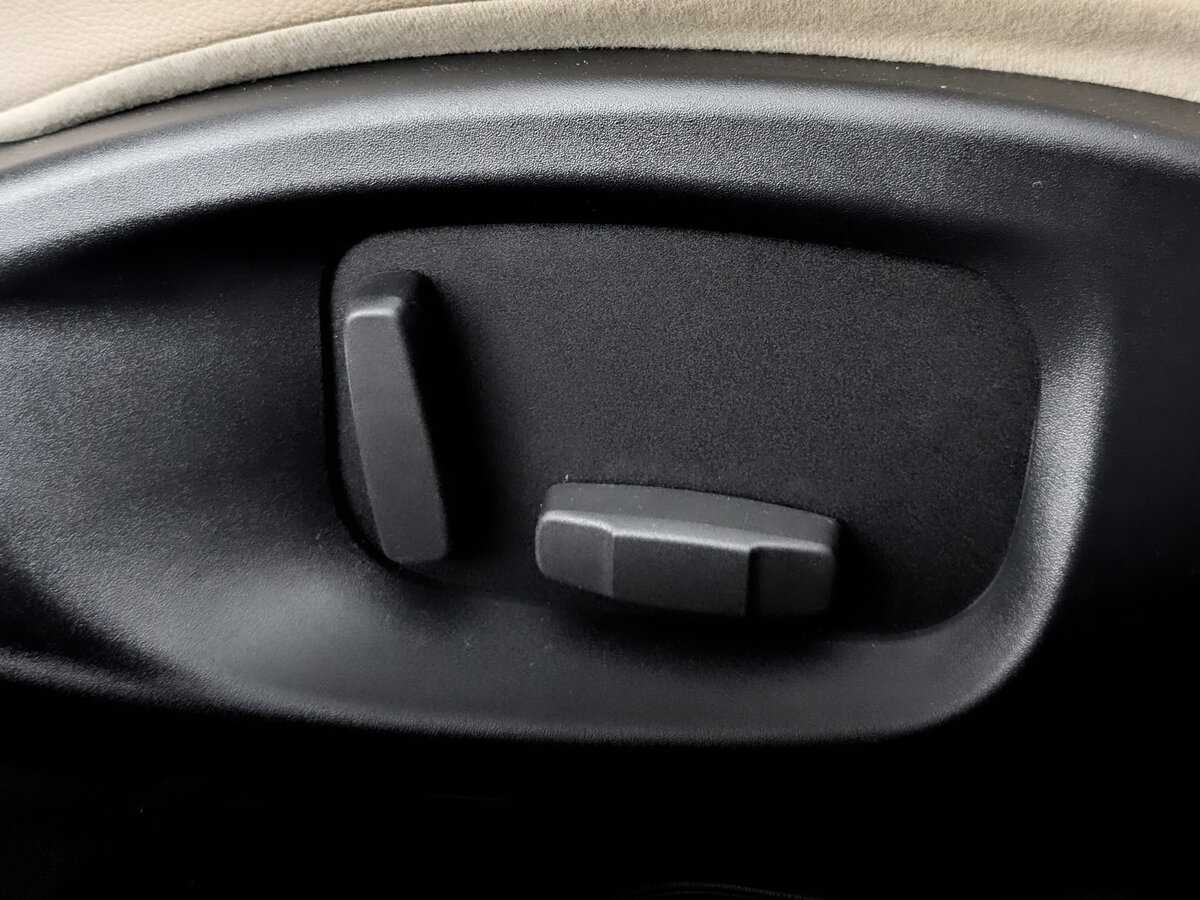 Jaguar XE с пробегом — 2017 год. Фото: #24