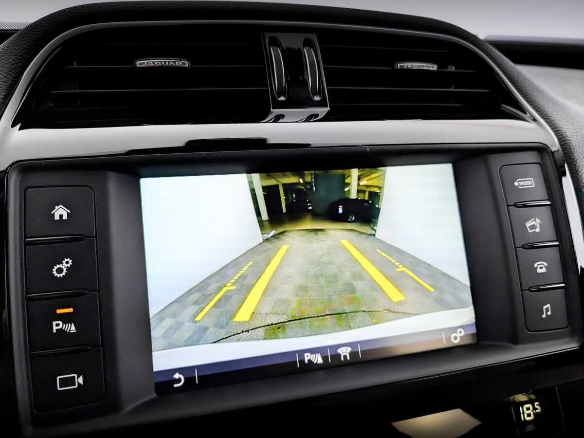 Jaguar XE с пробегом — 2017 год. Фото: #28