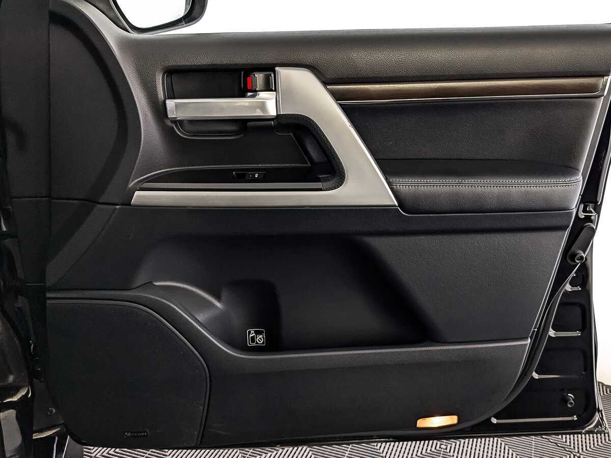 Toyota Land Cruiser с пробегом — 2018 год. Фото: #23
