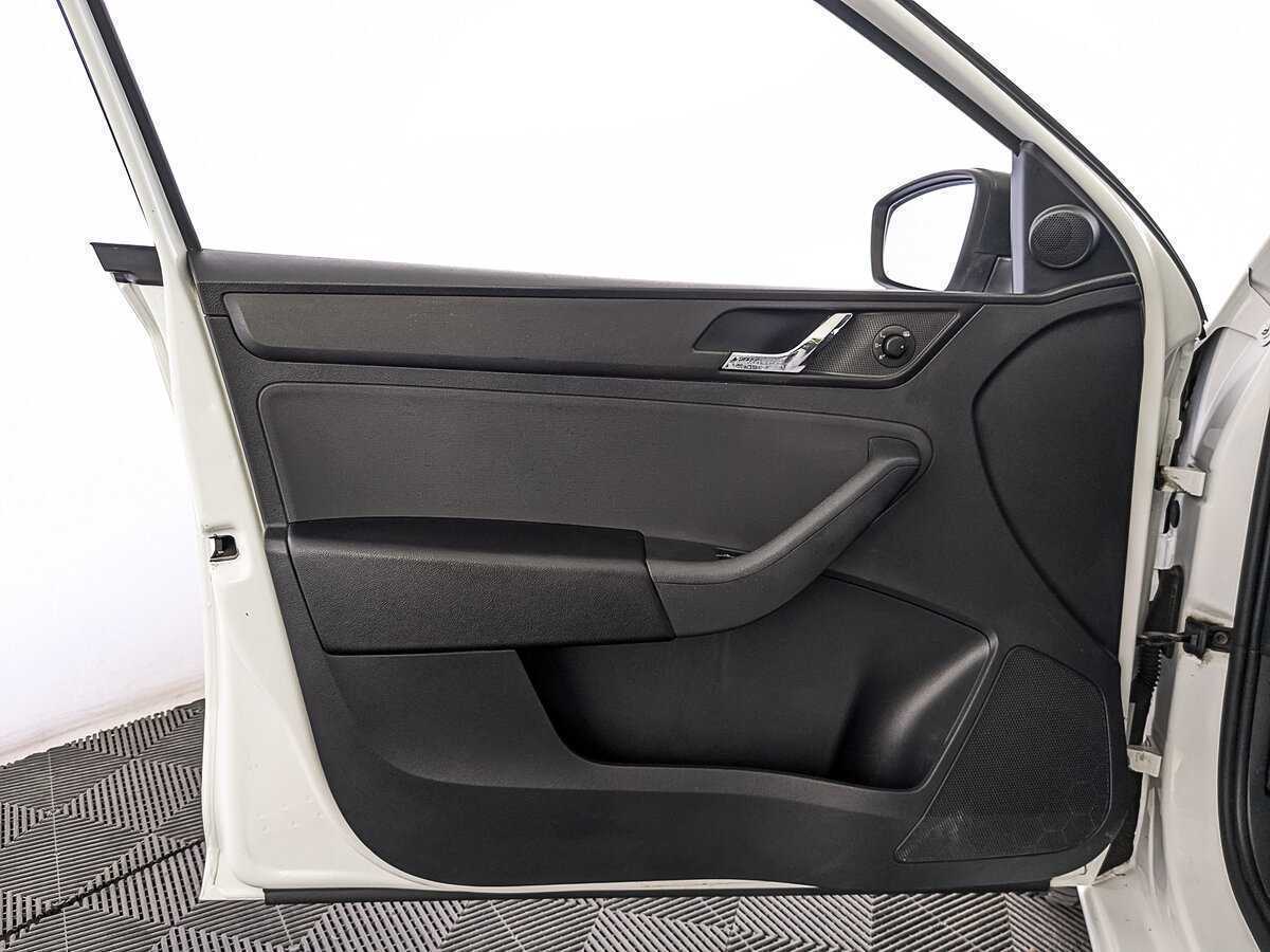 Skoda Rapid с пробегом — 2017 год. Фото: #17