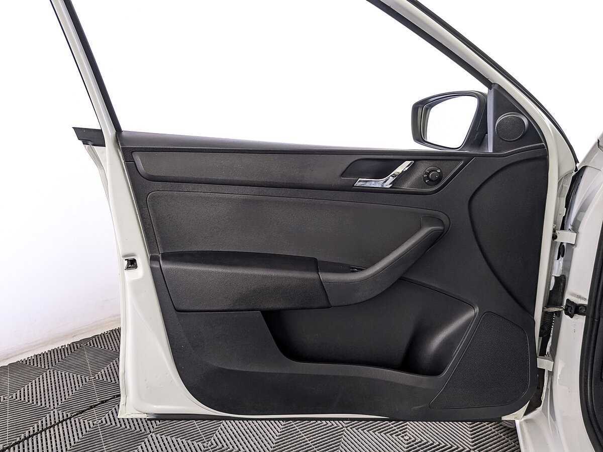 Skoda Rapid с пробегом — 2017 год. Фото: #18