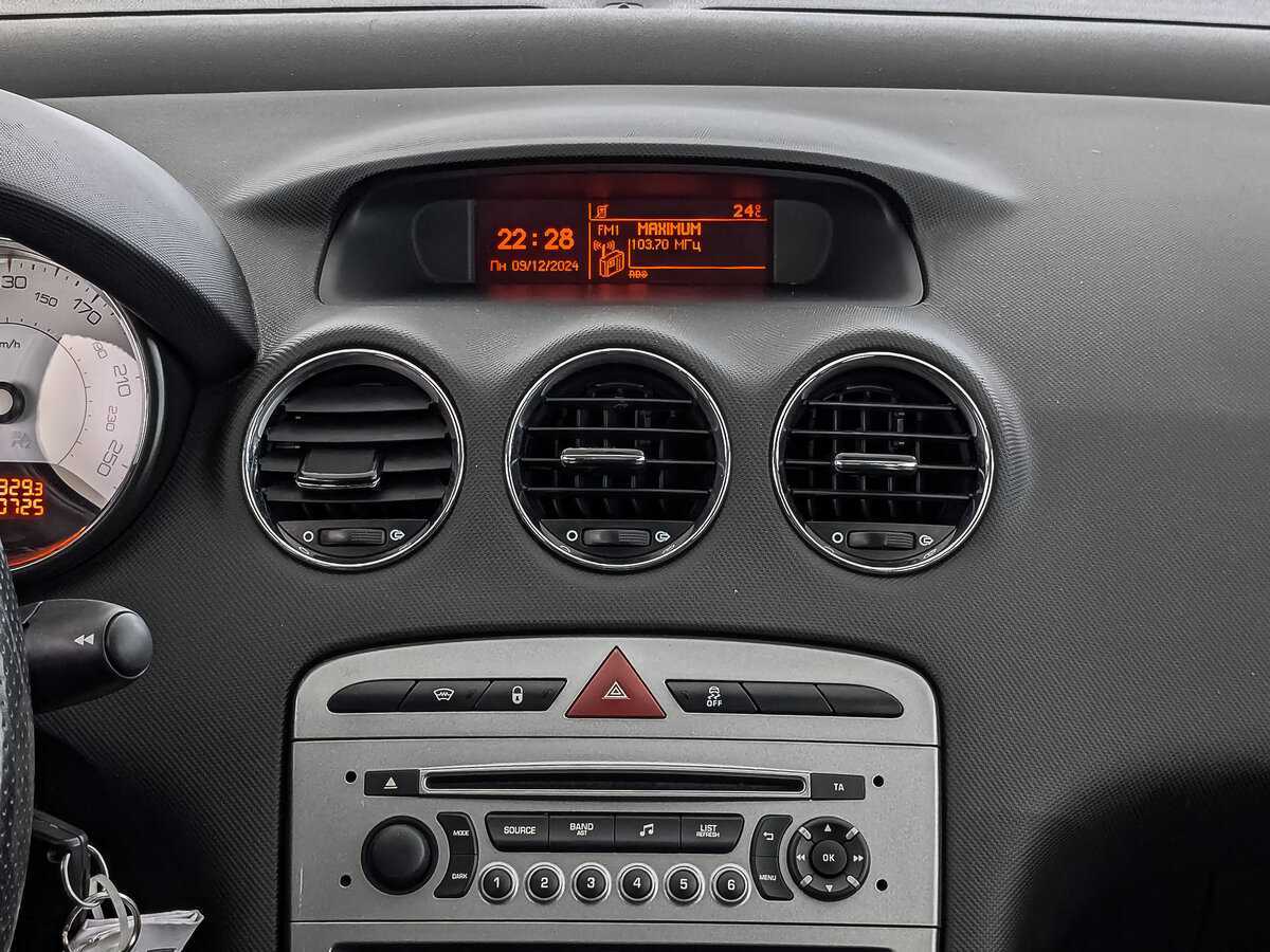 Peugeot 408 с пробегом — 2016 год. Фото: #14