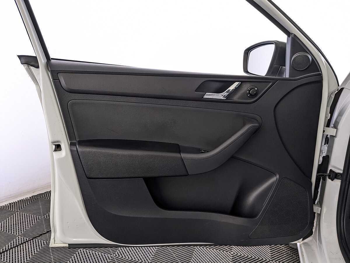 Skoda Rapid с пробегом — 2017 год. Фото: #18