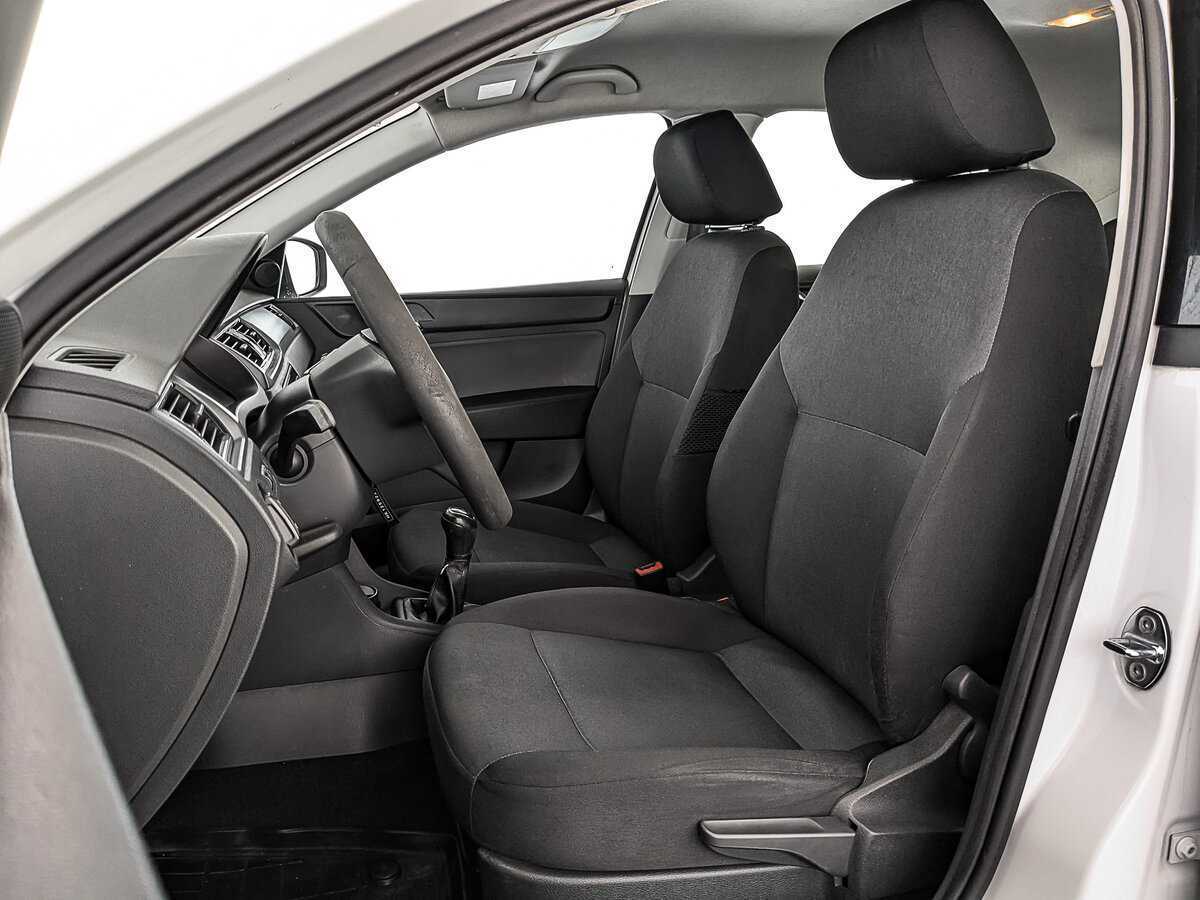 Skoda Rapid с пробегом — 2017 год. Фото: #19