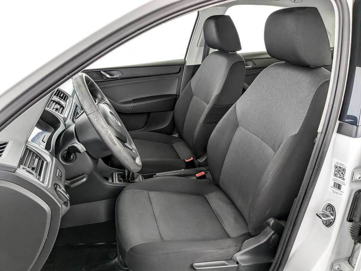 Skoda Rapid с пробегом — 2017 год. Фото: #19
