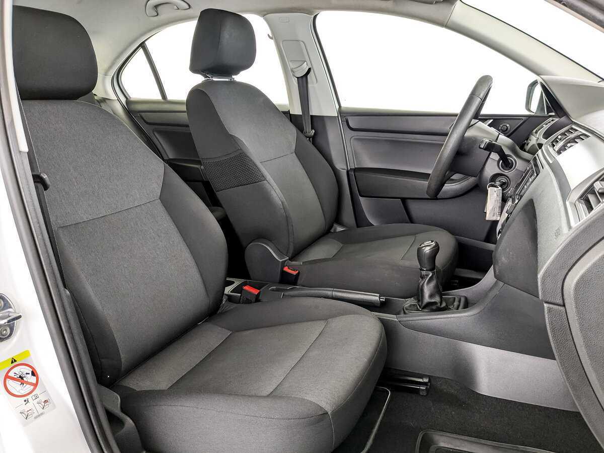 Skoda Rapid с пробегом — 2017 год. Фото: #22