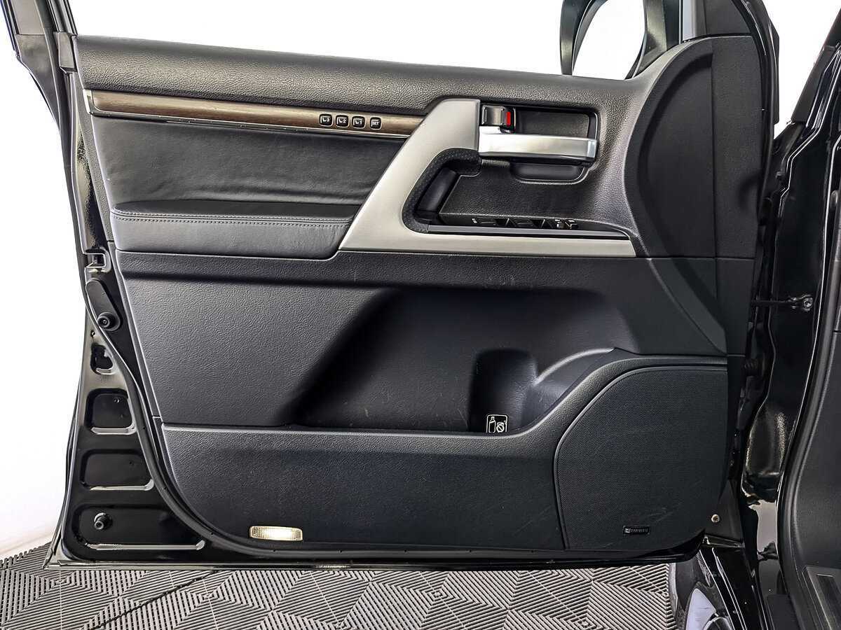 Toyota Land Cruiser с пробегом — 2016 год. Фото: #18