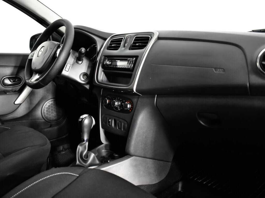 Renault Sandero с пробегом — 2016 год. Фото: #8