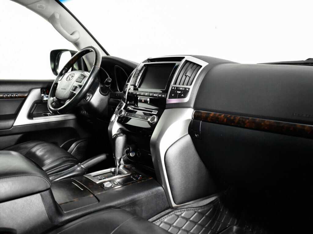 Toyota Land Cruiser с пробегом — 2013 год. Фото: #8