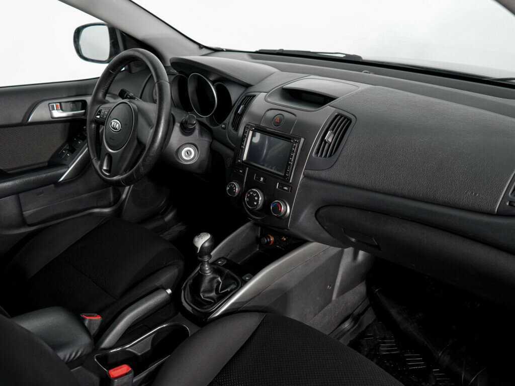 Kia Cerato с пробегом — 2010 год. Фото: #9