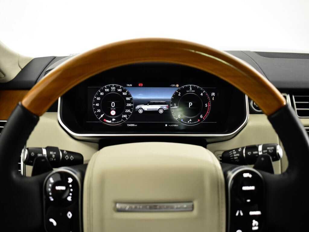 Land Rover Range Rover с пробегом — 2018 год. Фото: #10