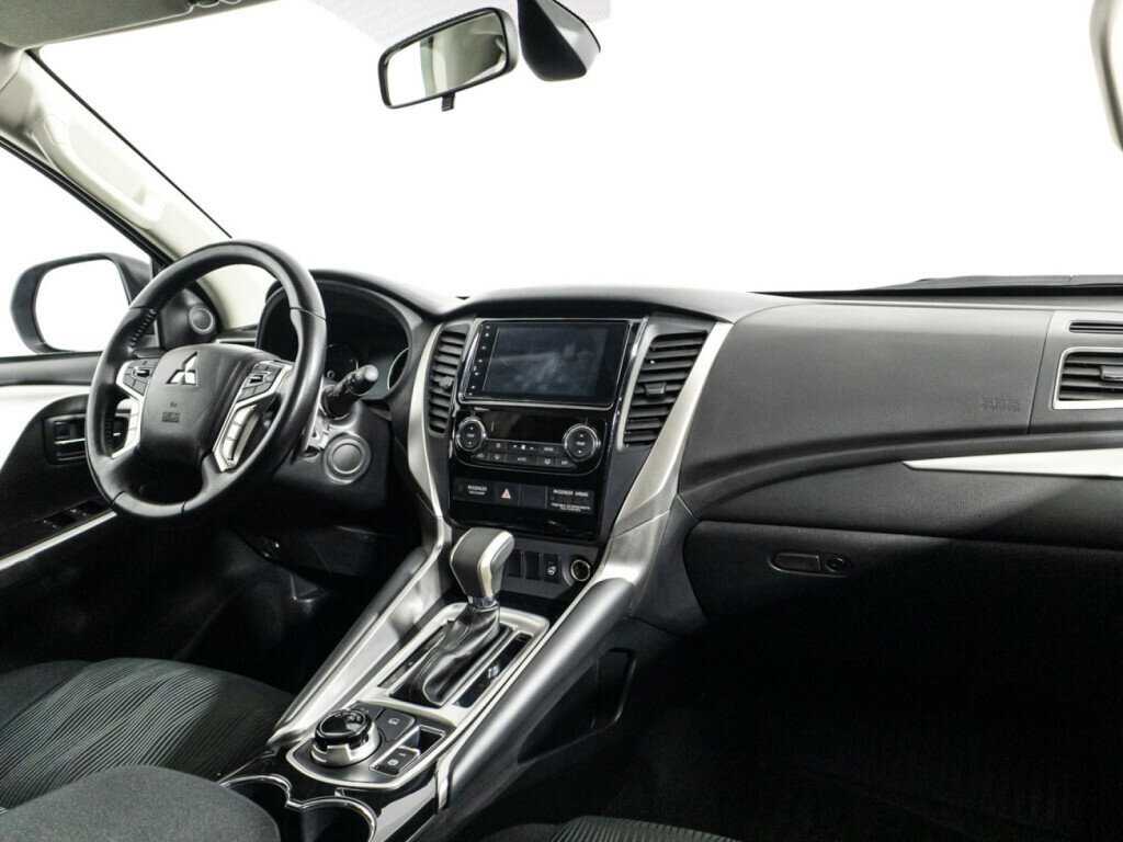 Mitsubishi Pajero Sport с пробегом — 2019 год. Фото: #8