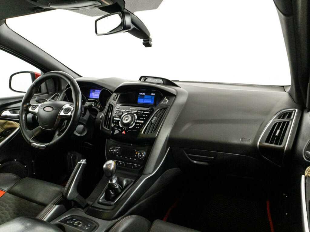 Ford Focus ST с пробегом — 2012 год. Фото: #8