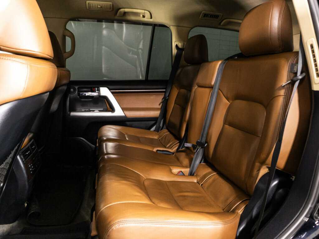 Toyota Land Cruiser с пробегом — 2014 год. Фото: #9