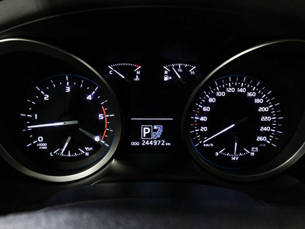 Toyota Land Cruiser с пробегом — 2014 год. Фото: #11