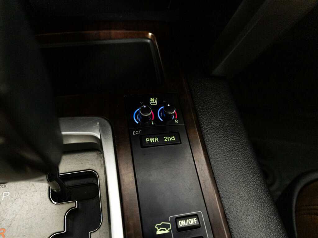 Toyota Land Cruiser с пробегом — 2014 год. Фото: #19