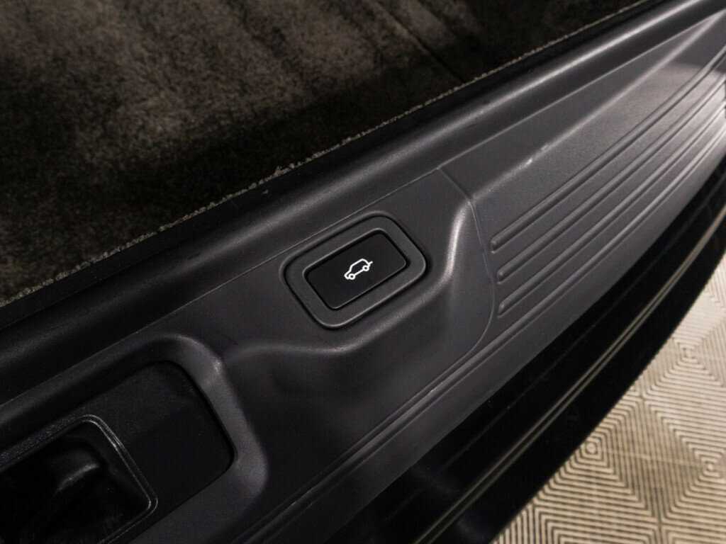 Land Rover Range Rover с пробегом — 2018 год. Фото: #16