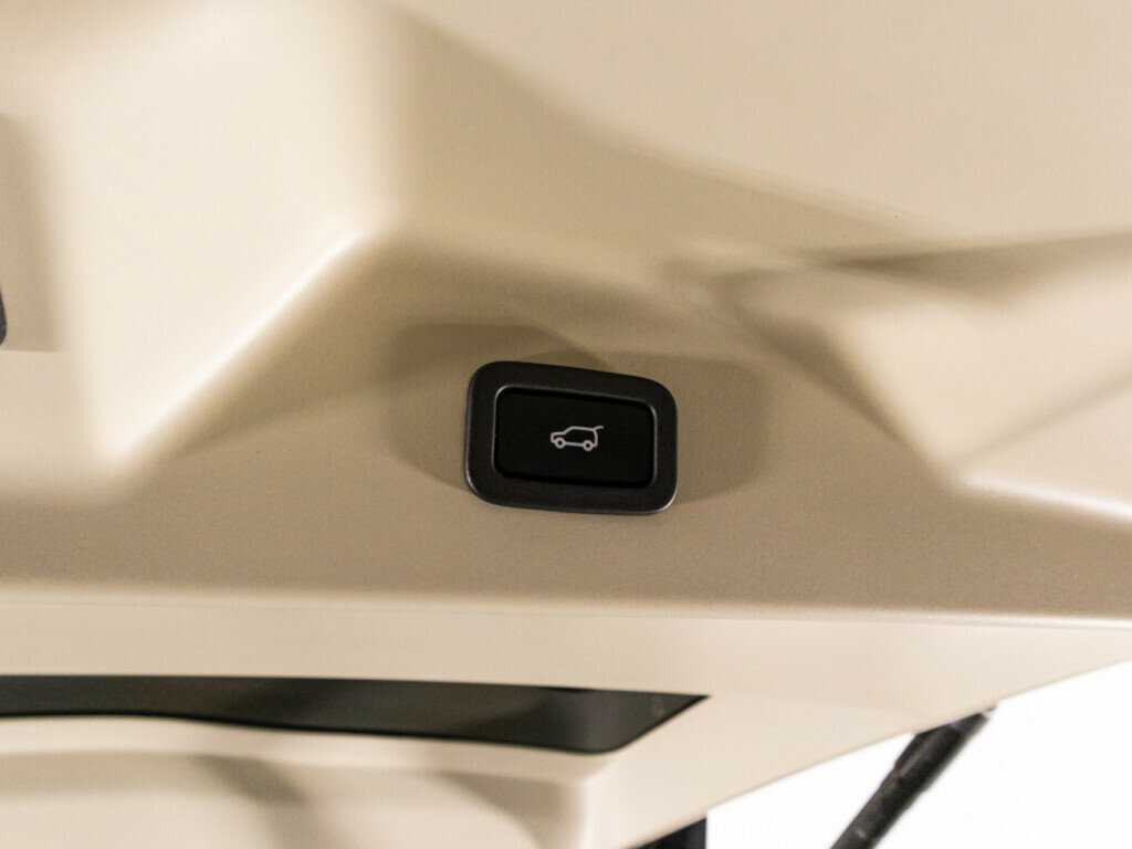 Land Rover Range Rover с пробегом — 2018 год. Фото: #17