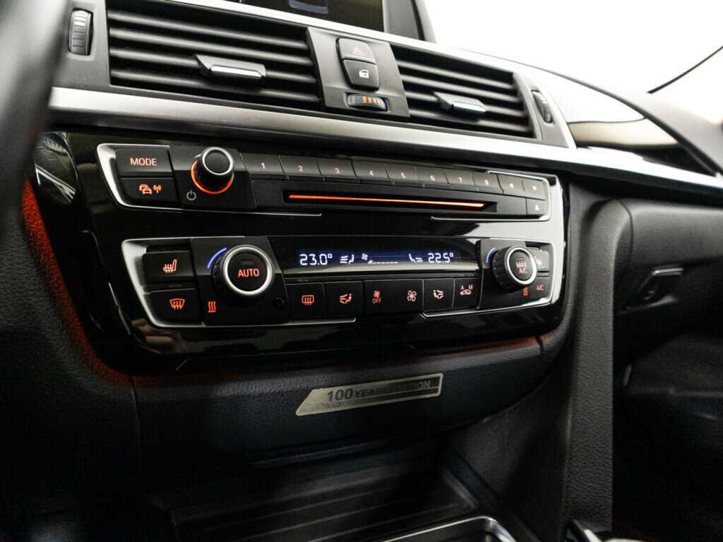 BMW 3 серии с пробегом — 2016 год. Фото: #14