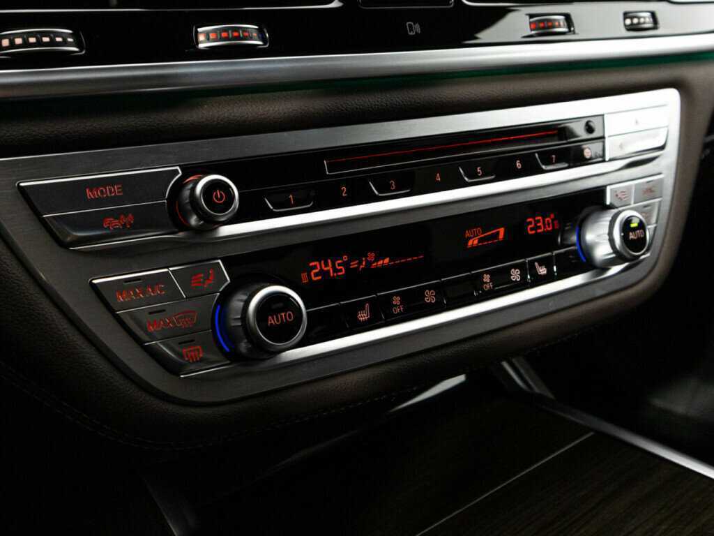 BMW 7 серии с пробегом — 2016 год. Фото: #18