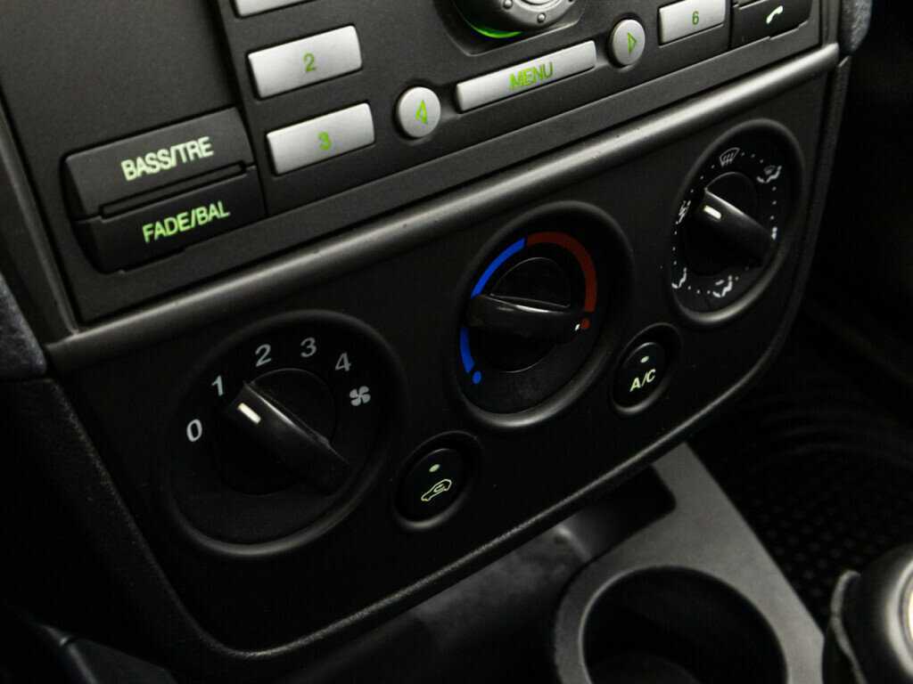 Ford Fiesta с пробегом — 2006 год. Фото: #14