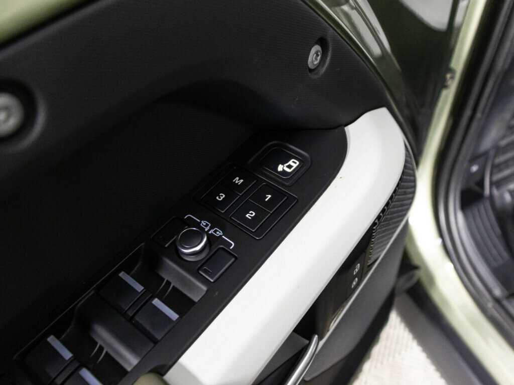 Land Rover Defender с пробегом — 2021 год. Фото: #17