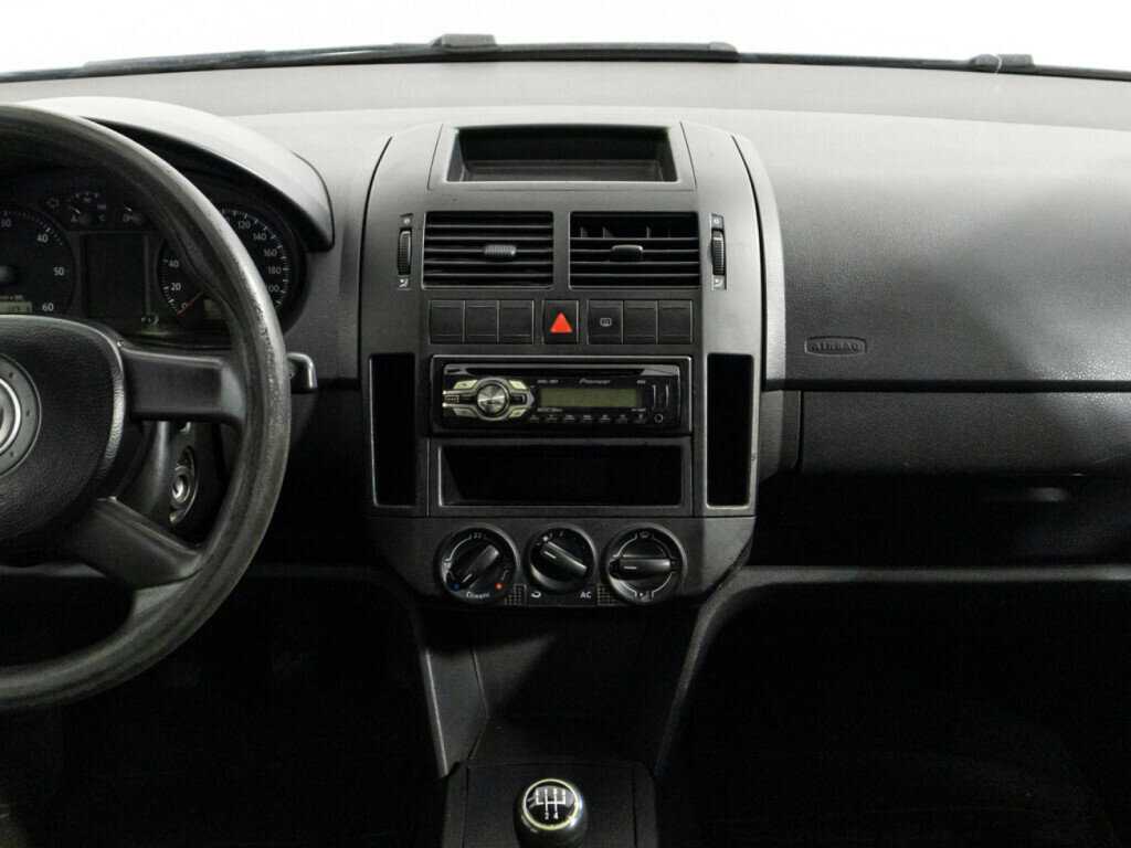 Volkswagen Polo с пробегом — 2006 год. Фото: #12