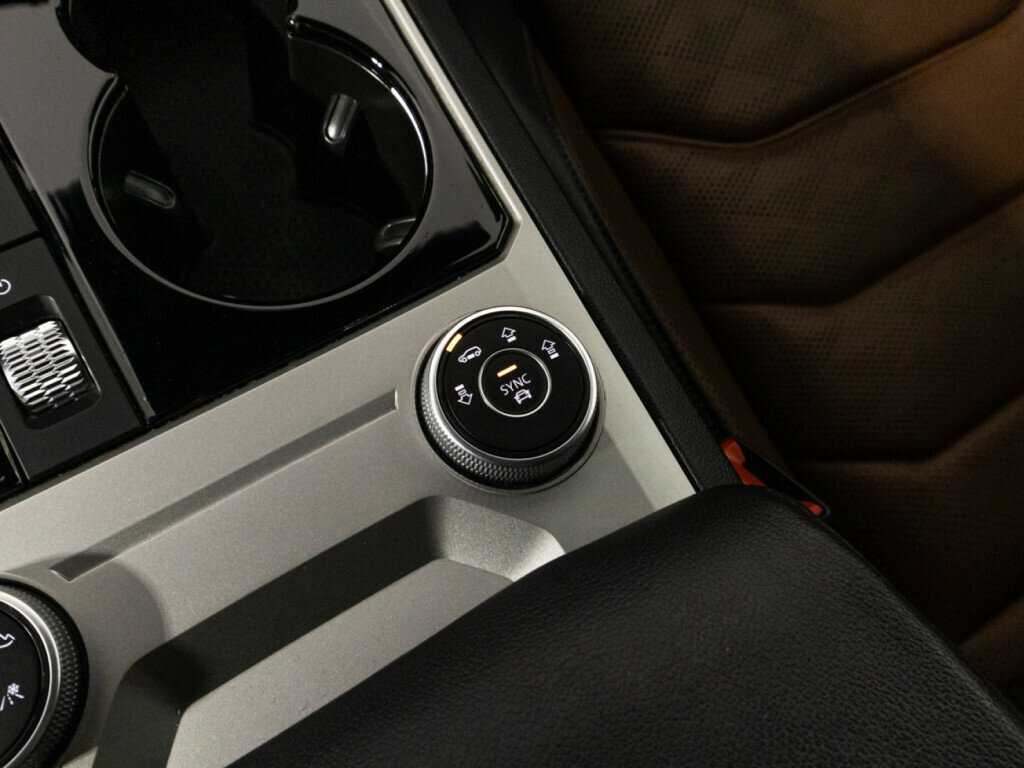 Volkswagen Touareg с пробегом — 2022 год. Фото: #19