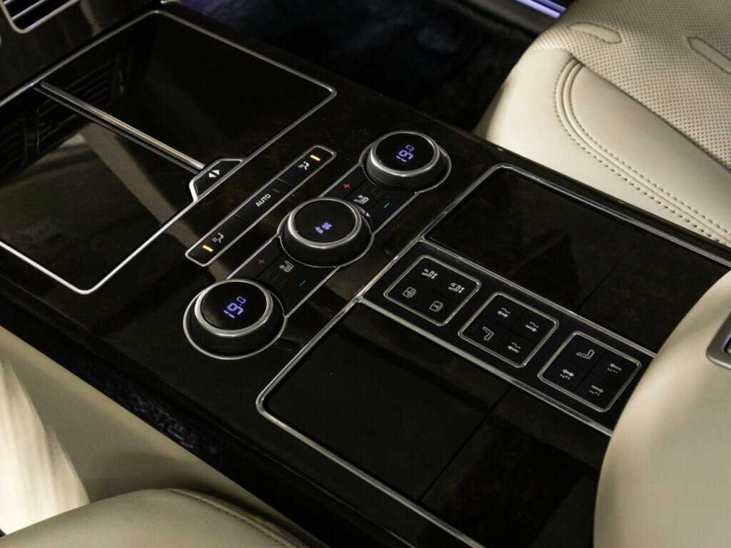 Land Rover Range Rover с пробегом — 2017 год. Фото: #18