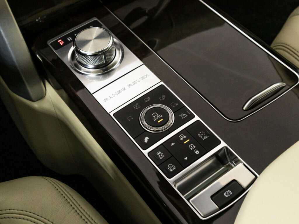 Land Rover Range Rover с пробегом — 2017 год. Фото: #27