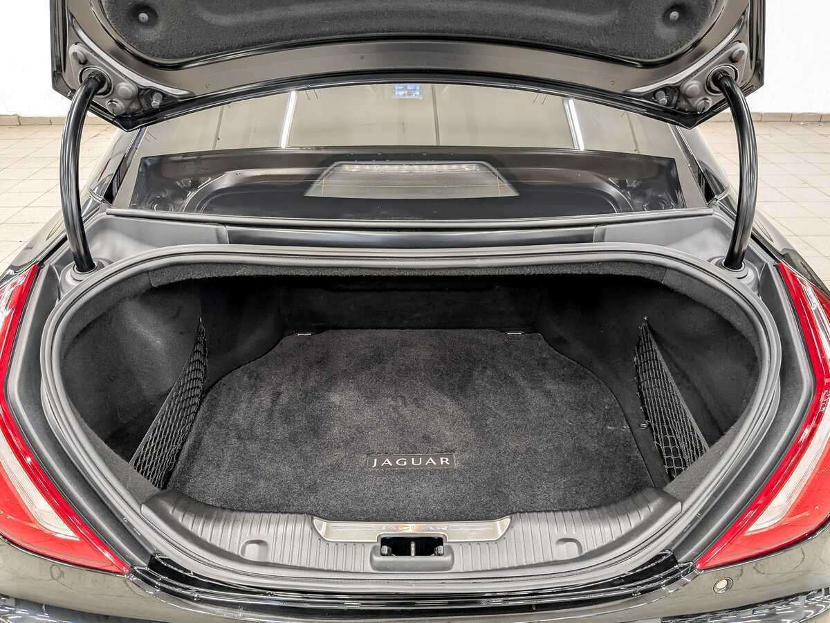 Jaguar XJ с пробегом — 2017 год. Фото: #9