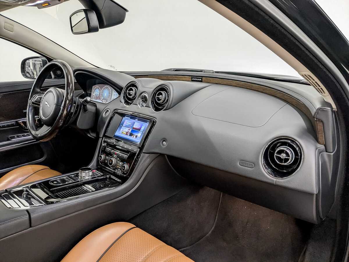 Jaguar XJ с пробегом — 2017 год. Фото: #10